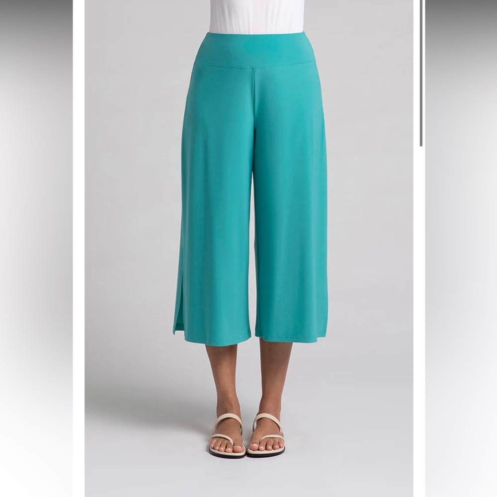 NWT Sympli Side Slit Wide Capri Gem size 10